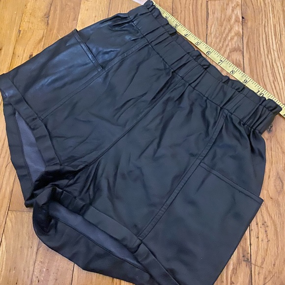 Wilfred Aritzia Faux Leather shorts - Picture 1 of 5